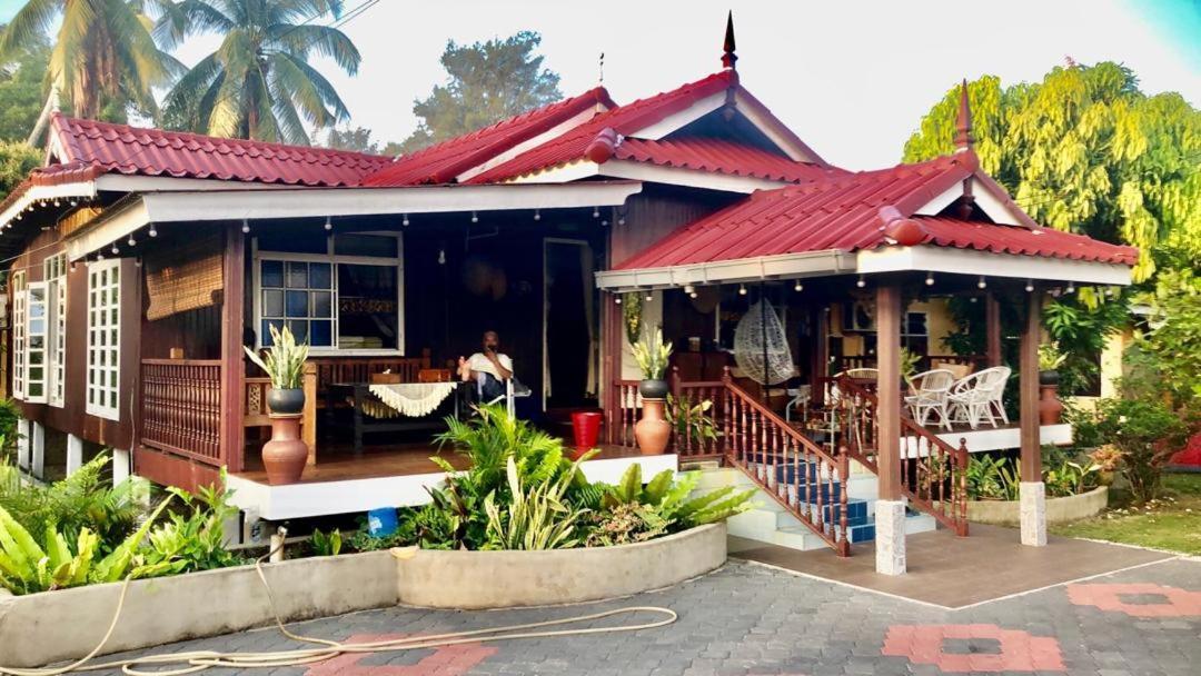 Lakse Inn Homestay Kampong Pengkalan Maras エクステリア 写真