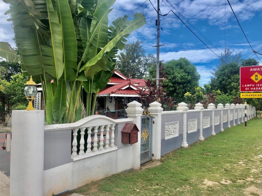 Lakse Inn Homestay Kampong Pengkalan Maras エクステリア 写真