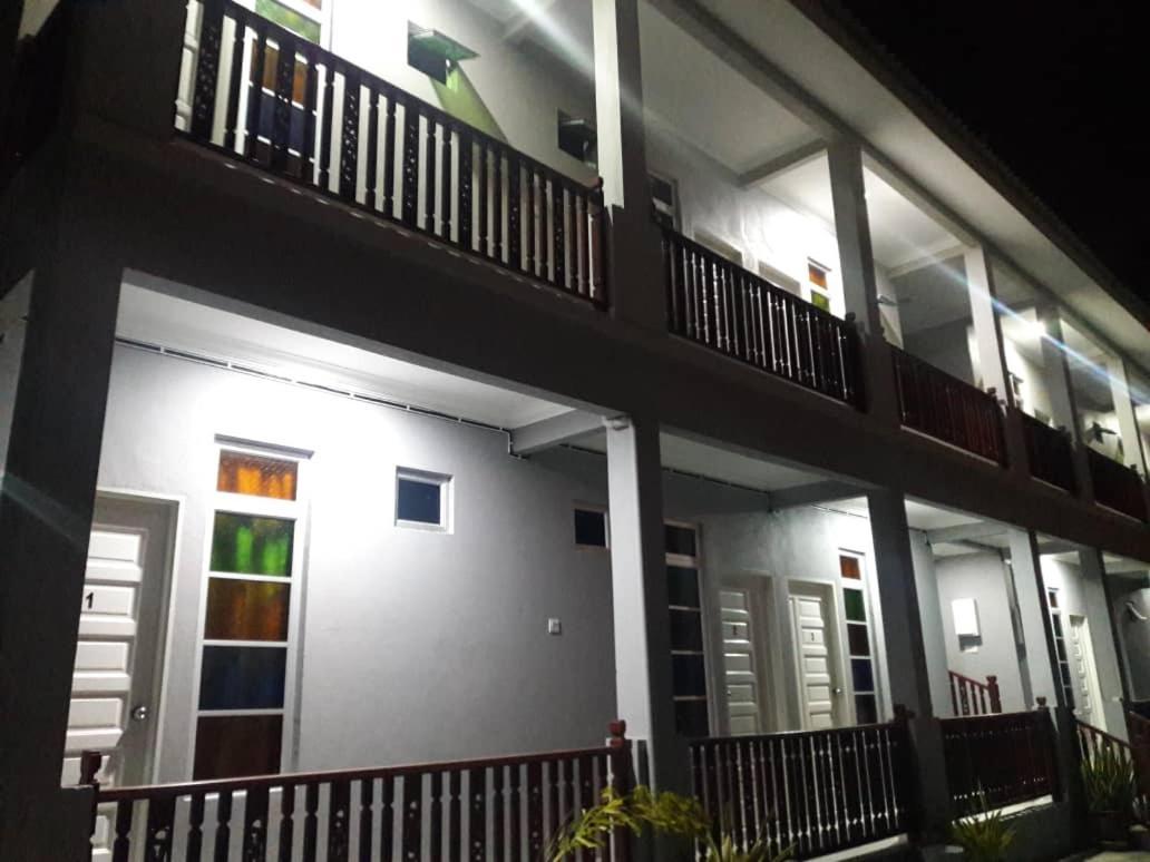 Lakse Inn Homestay Kampong Pengkalan Maras エクステリア 写真